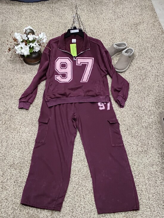 No Boundaries Pants - 4055 Size Large No Boundries 2 Piece Wine Color Fleece  Set.